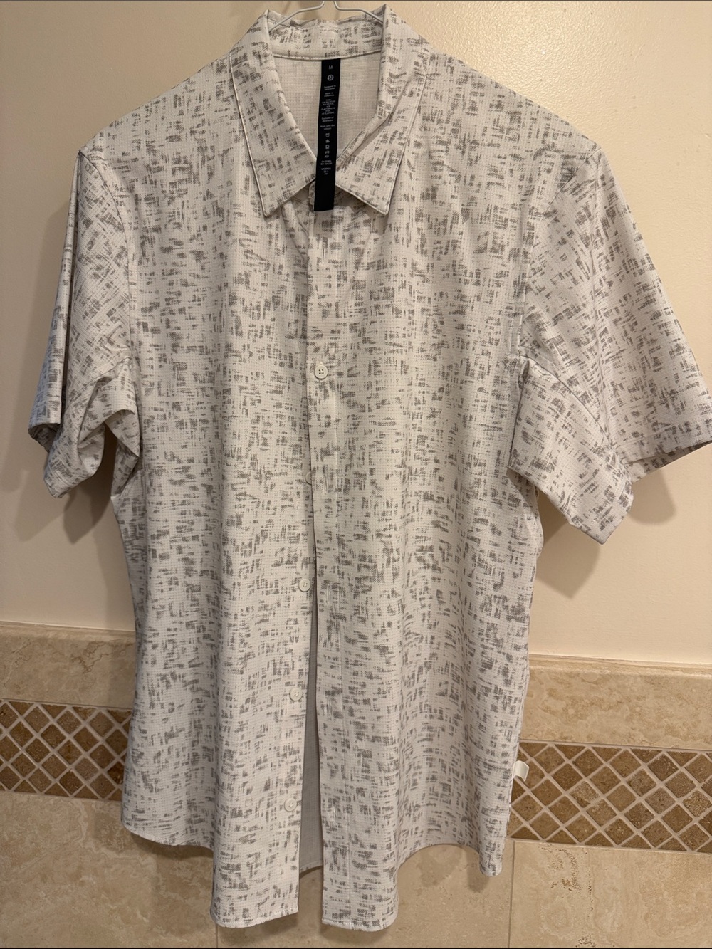 lululemon size medium men’s shirt